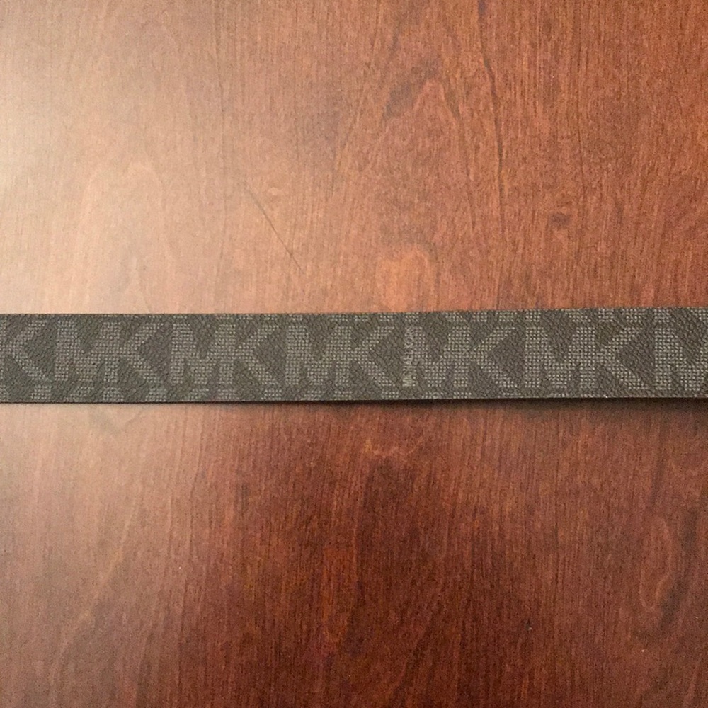 Michael Kors Logo Reversible Belt - Picture 4 of 5